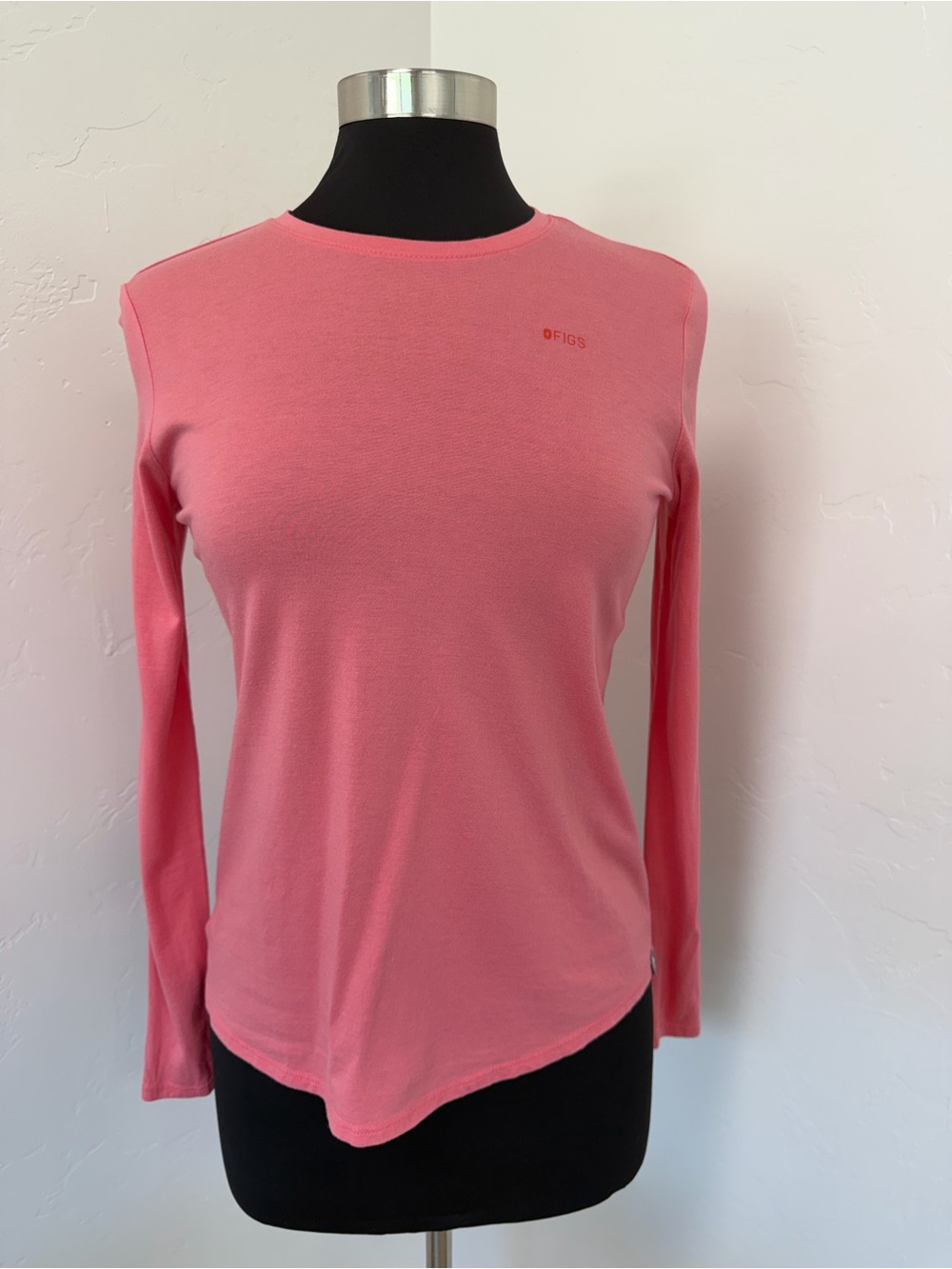 FIGS Peace Out Cancer Long Sleeve Crewneck in Coral Pink Top Size XS